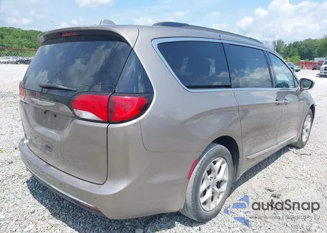 2017 Chrysler Pacifica Touring-L z USA, uszkodzony, nr VIN 2C4RC1BG9HR668654